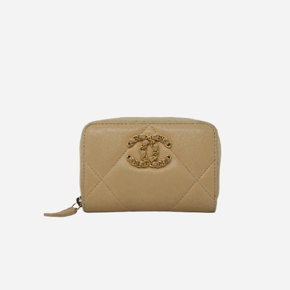 Pre-Owned Chanel Lambskin 19 Card Holder